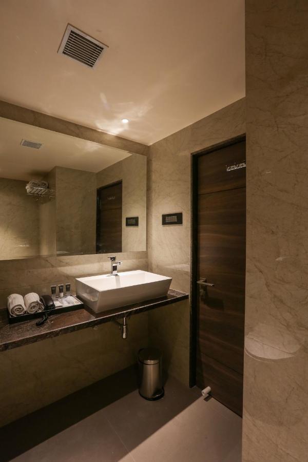 Hotel Corporate นาวีมุมไบ ภายนอก รูปภาพ